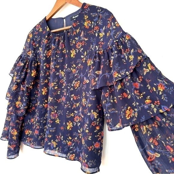 Madewell top with ruffled bell sleeves, crew  neck, straight cut & loose - Picture 3 of 13